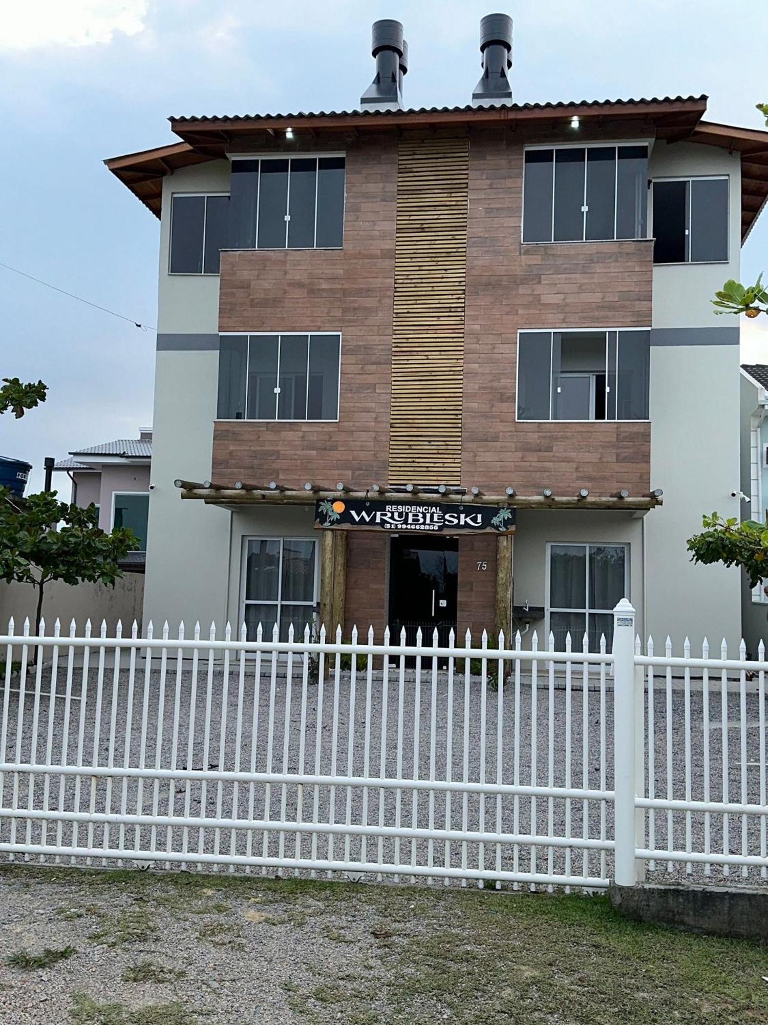 Residencial Wrubleski Sc Pinheiro Exterior photo