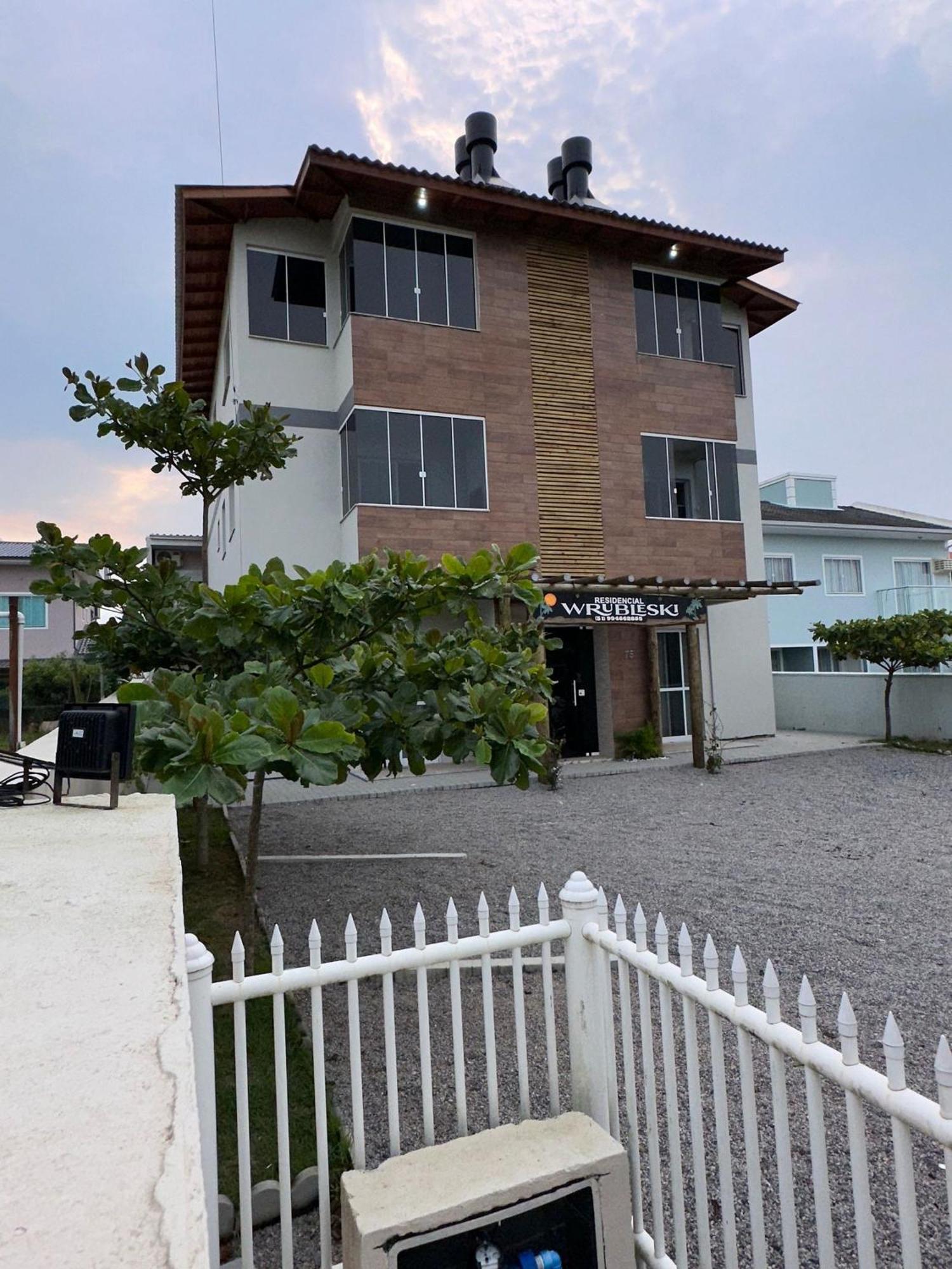 Residencial Wrubleski Sc Pinheiro Exterior photo