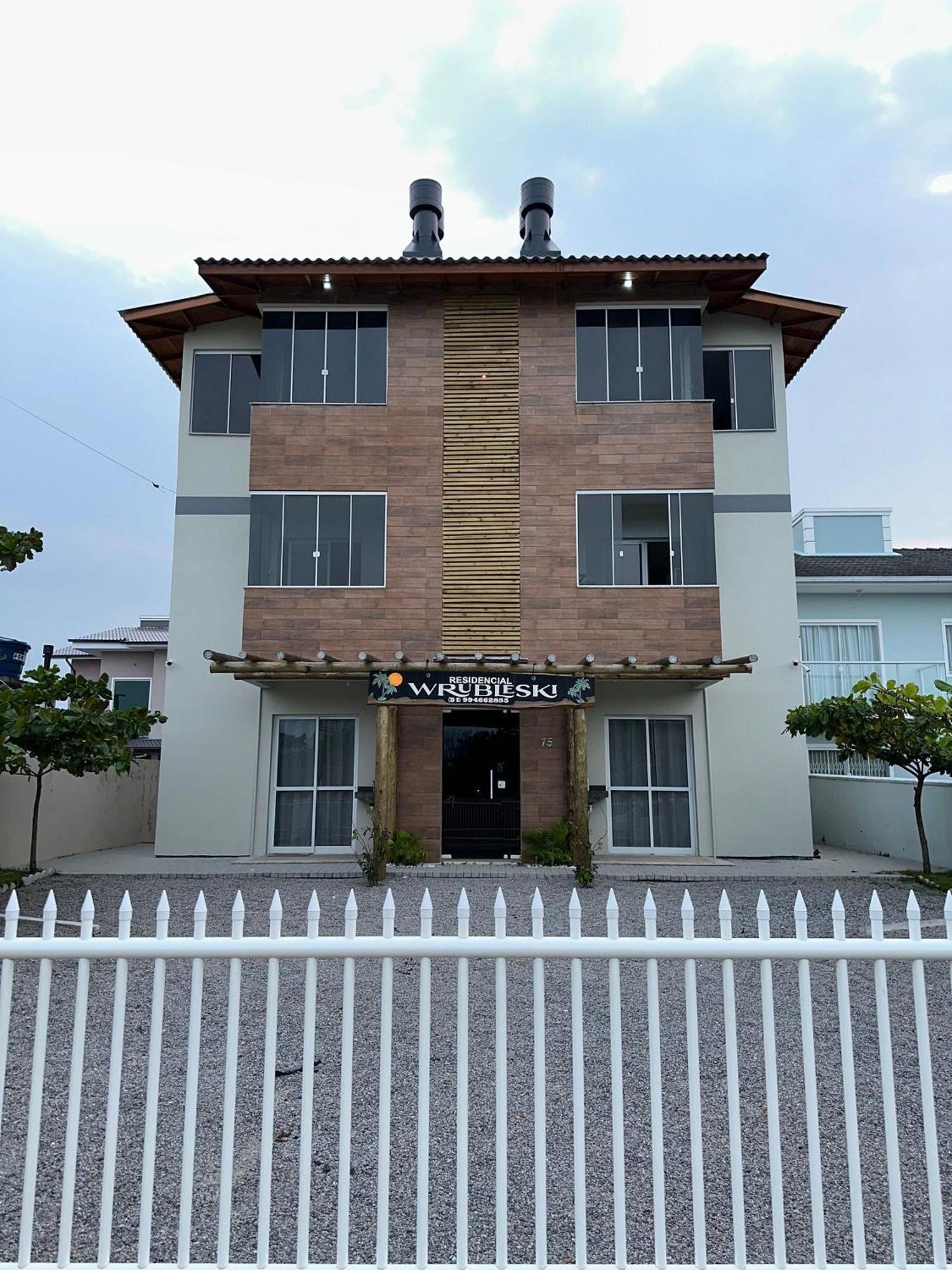 Residencial Wrubleski Sc Pinheiro Exterior photo