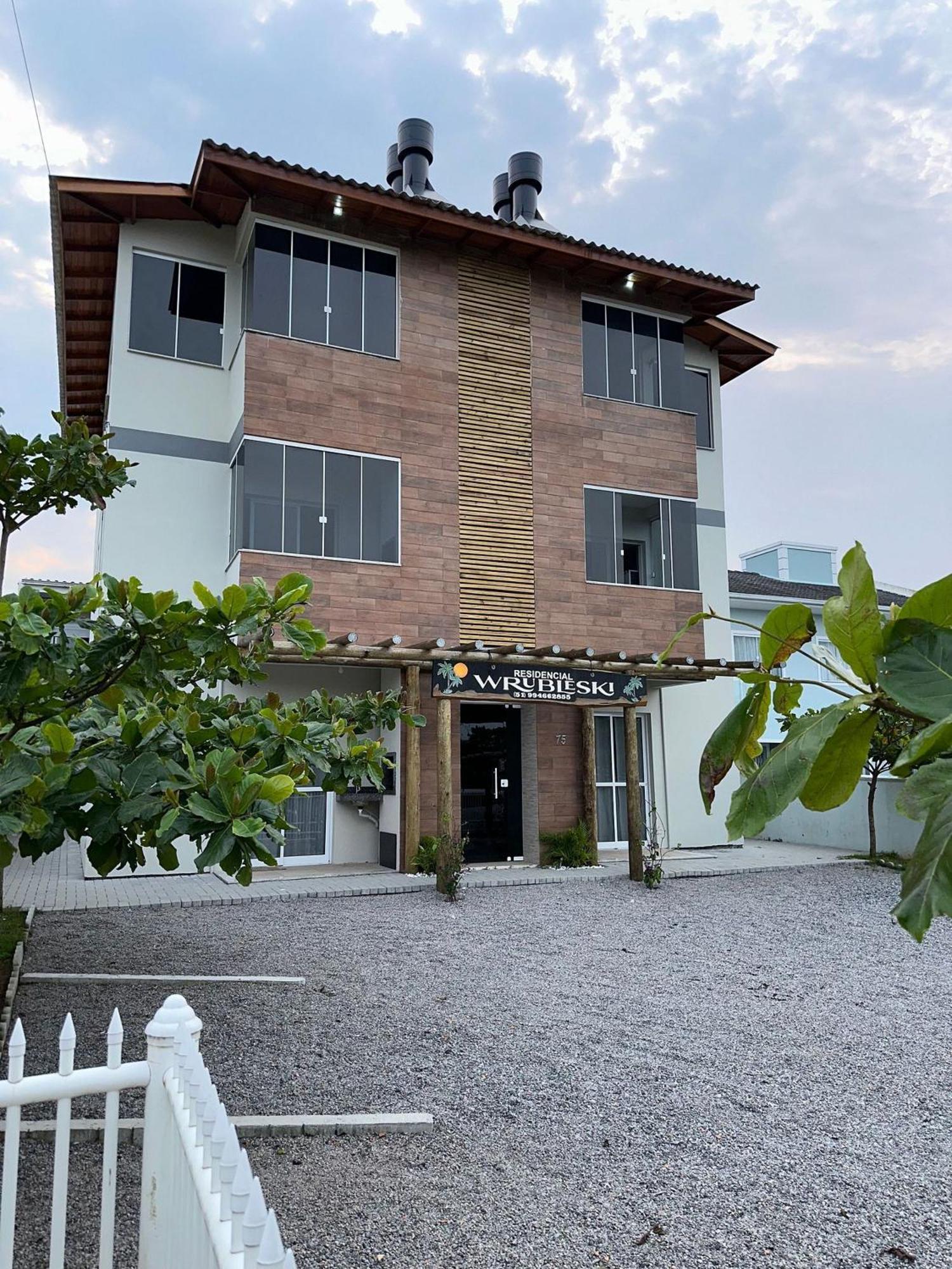 Residencial Wrubleski Sc Pinheiro Exterior photo